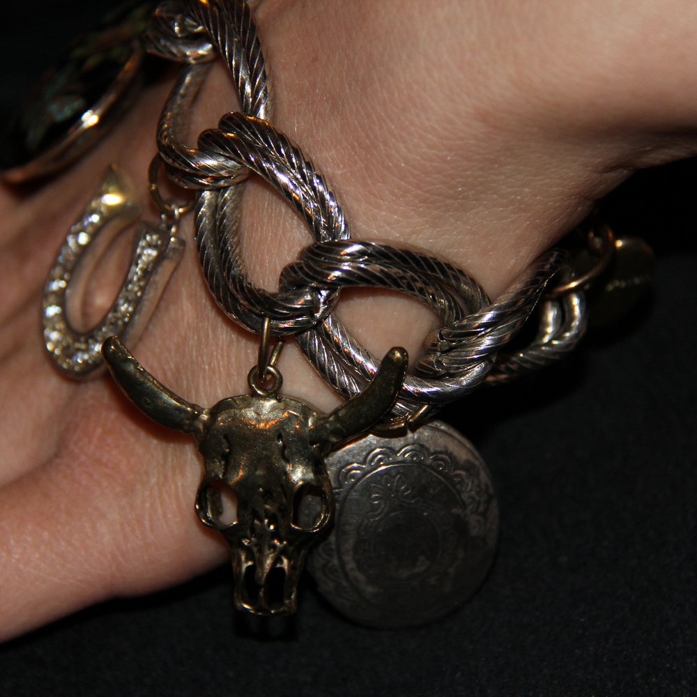 BETSEY JOHNSON Vintage BRACELET BOHO INDIE SKULL B19 butterfly charm heart new - Picture 3 of 8